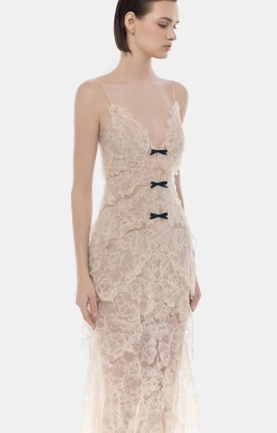 ABITO LUNGO IN PIZZO BEIGE D330 MONTSAND