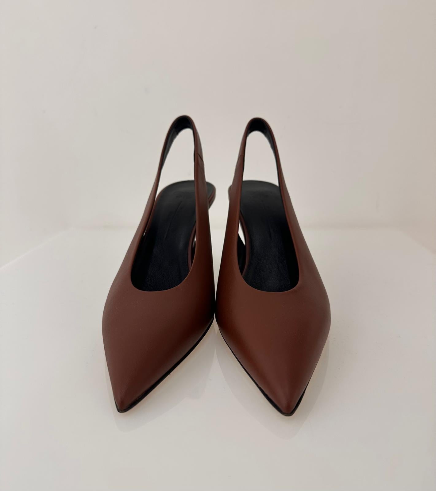 DECOLLETE IN PELLE DI VITELLO MAX MARA WEEKEND 2615521074WKARITO P/E 26