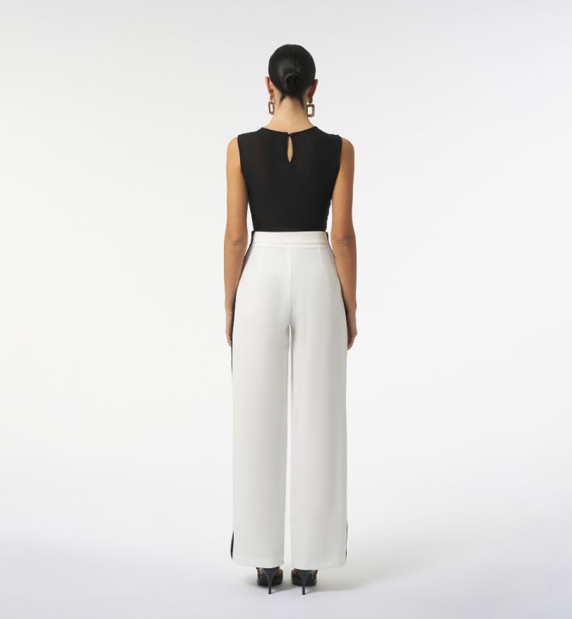PANTALONE A GAMBA AMPIA IN TESSUTO TECNICO  SILENCE PA2262 P/E 26