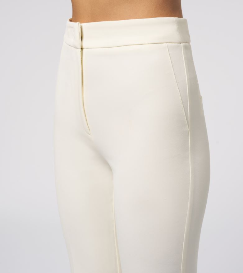 PANTALONI REALIZZATI IN TESSUTO TECNICO SILENCE NP2003HONEY P/E 26